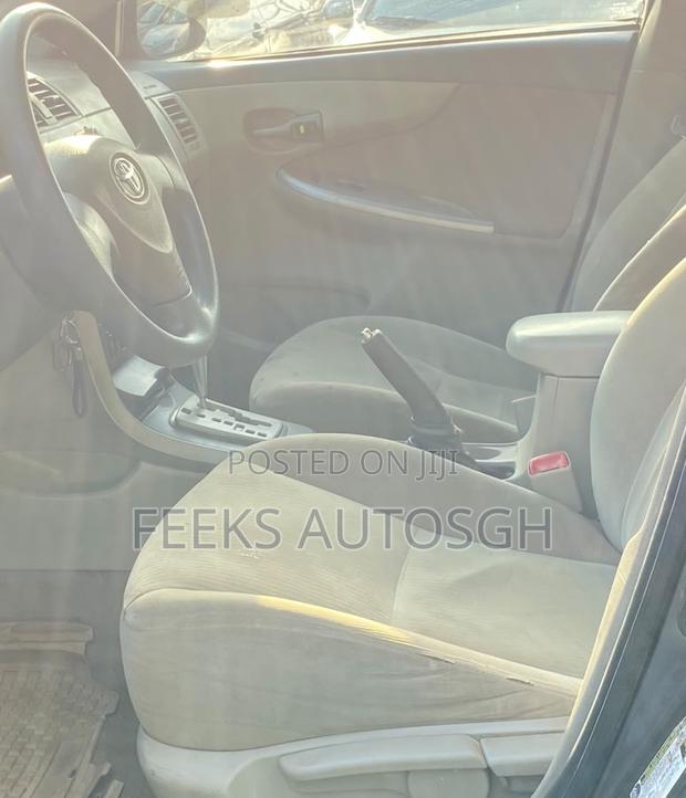 Toyota Corolla LE 4dr Sedan (1.8L 4cyl 4A) 2010 Gray