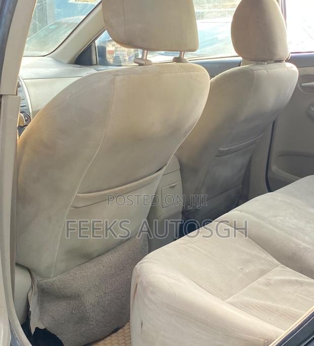 Toyota Corolla LE 4dr Sedan (1.8L 4cyl 4A) 2010 Gray