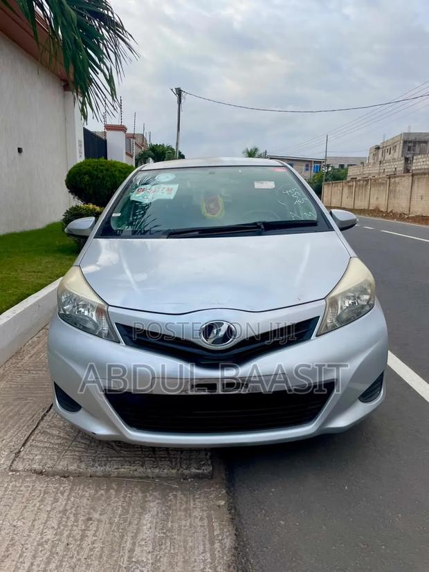 Toyota Vitz 1.3 FWD 5dr 2012 Silver