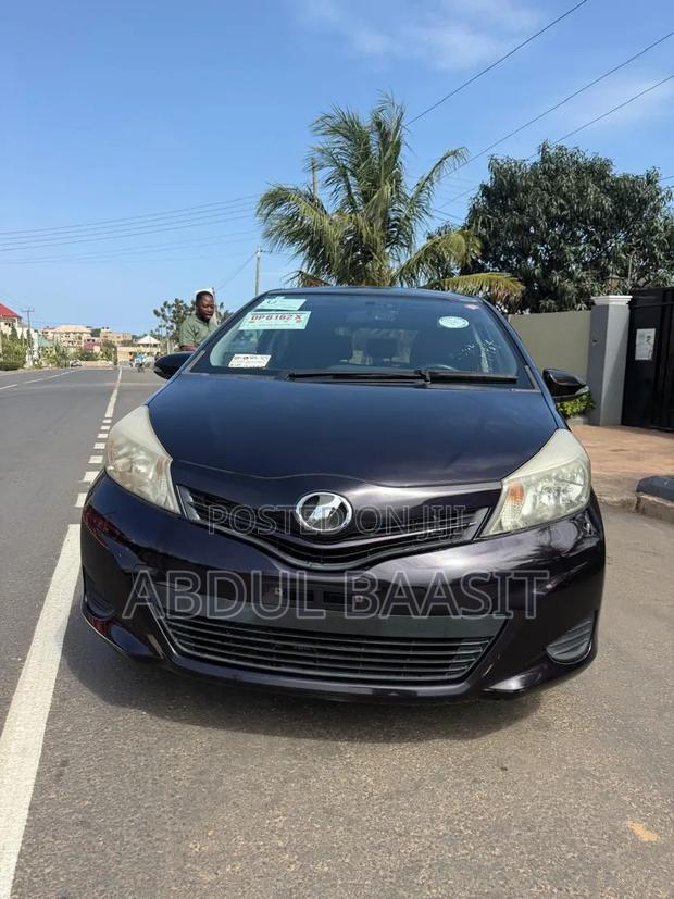 Toyota Vitz 1.3 FWD 5dr 2013 Black