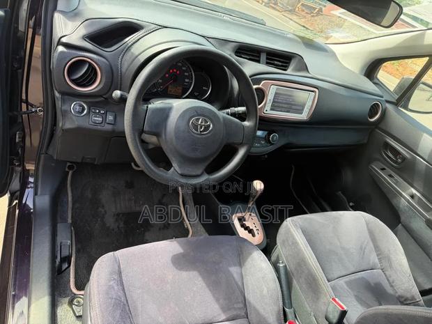 Toyota Vitz 1.3 FWD 5dr 2013 Black