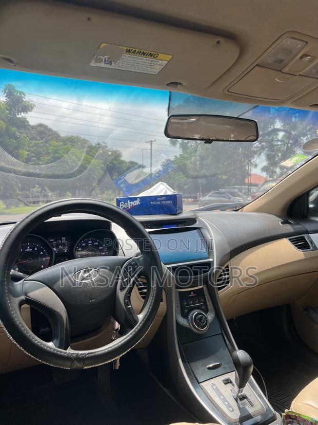 Hyundai Elantra SE 4dr Sedan (1.8L 4cyl 6A) 2014 Gold