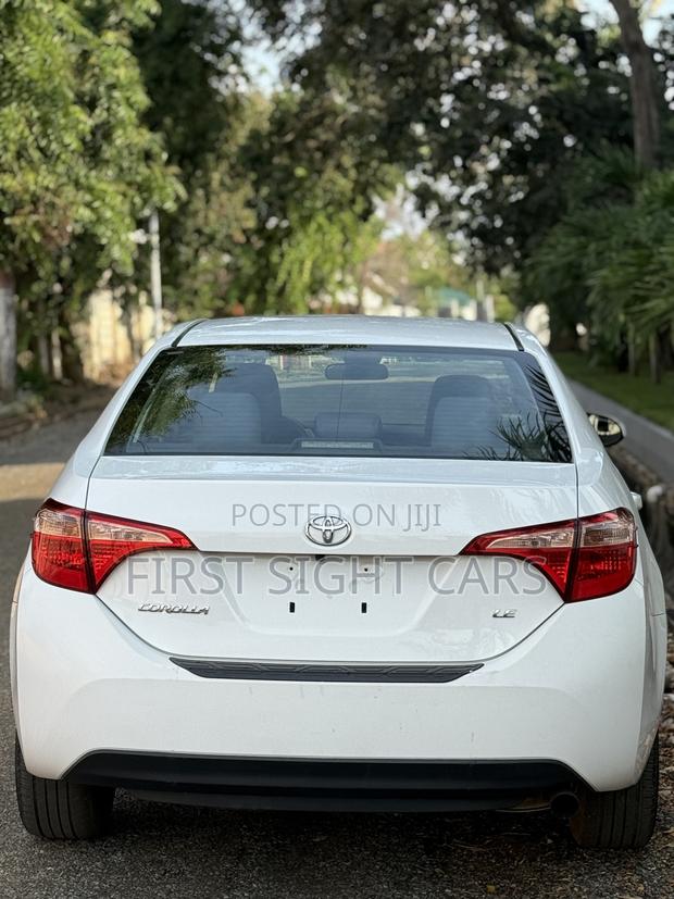 Toyota Corolla LE 4dr Sedan (1.8L 4cyl CVT) 2017 White
