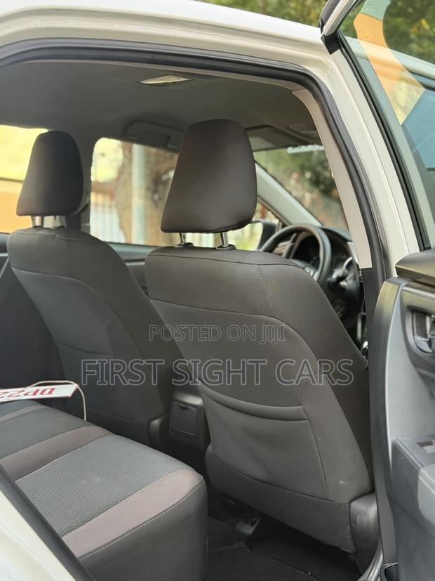 Toyota Corolla LE 4dr Sedan (1.8L 4cyl CVT) 2017 White