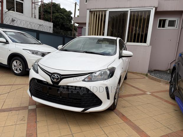 Toyota Yaris LE Hatchback 3dr 2017 White