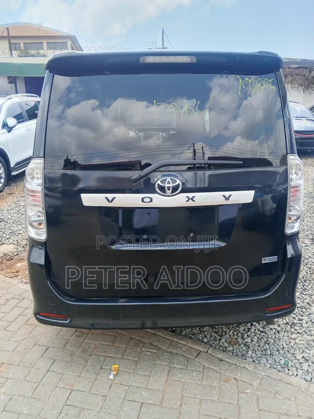 Toyota Voxy 2012 Black