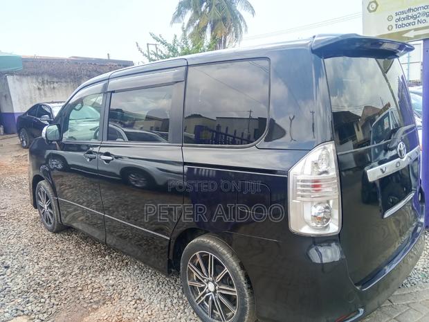 Toyota Voxy 2012 Black