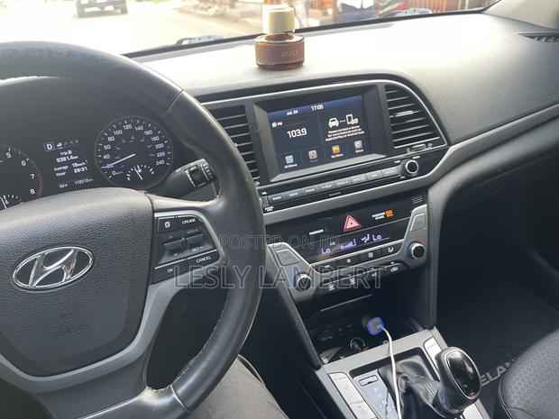 Hyundai Elantra Sport Sedan FWD (1.6L 4cyl 6M) 2017 Blue