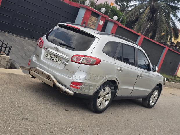 Hyundai Santa Fe GLS 2012 Silver