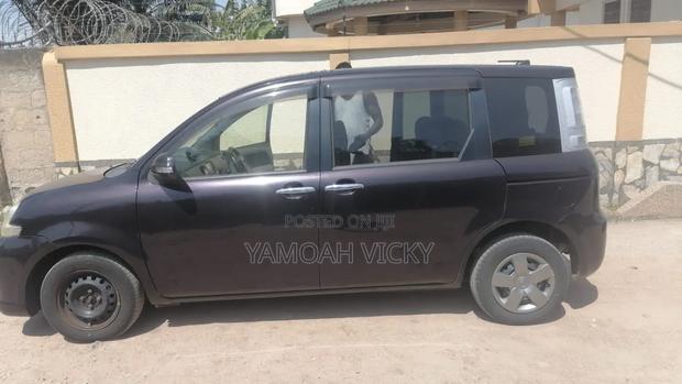 Toyota Sienta 2015 Purple