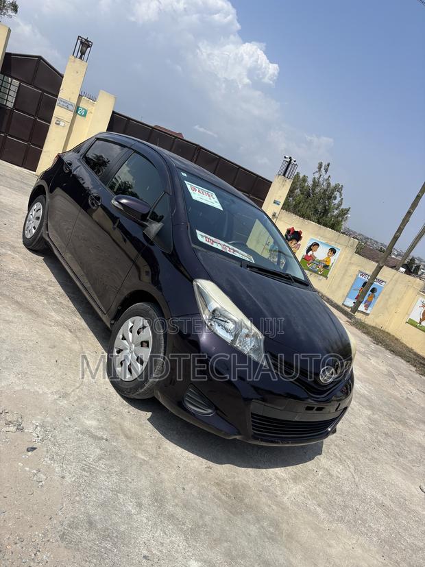Toyota Vitz 1.3 AWD 3dr 2014 Purple