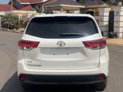 Toyota Highlander LE 2019 White for sale