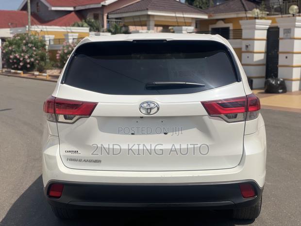 Toyota Highlander LE 2019 White
