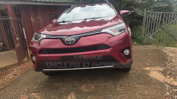 Toyota RAV4 XLE 4dr SUV (2.5L 4cyl 6A) 2018 Red
