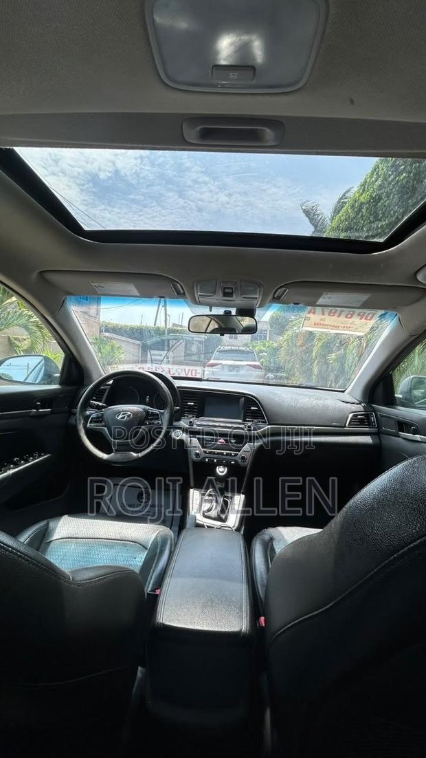 Hyundai Elantra Limited Sedan FWD (2.0L 4cyl 6A) 2017 Blue