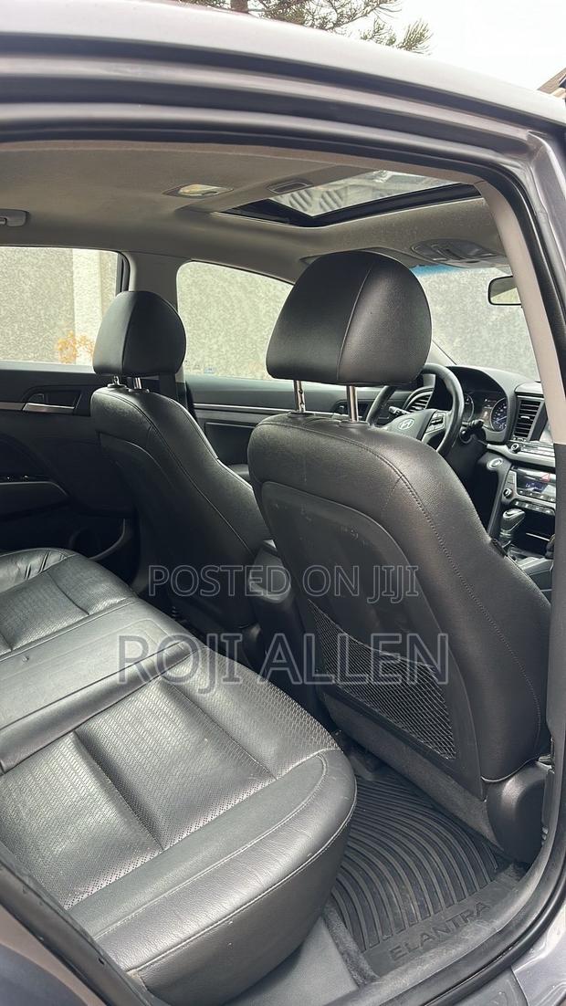 Hyundai Elantra Limited Sedan FWD (2.0L 4cyl 6A) 2017 Blue