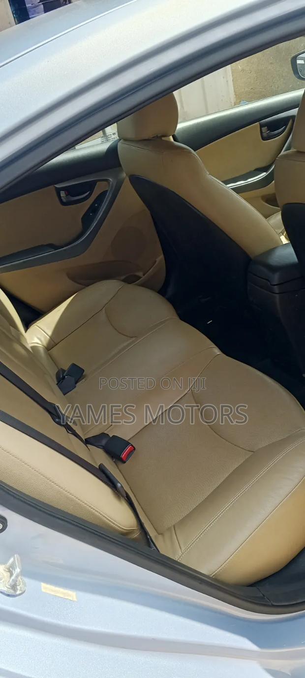 Hyundai Elantra Limited Sedan FWD (1.8L 4cyl 6A) 2013 Blue