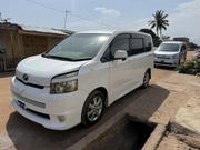 Toyota Voxy V 2WD 8-Seater 2010 White for sale