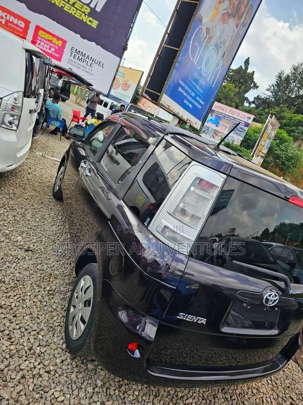 Toyota Sienta 1.5 FWD 2013