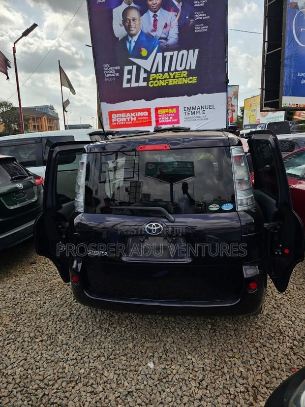 Toyota Sienta 1.5 FWD 2013
