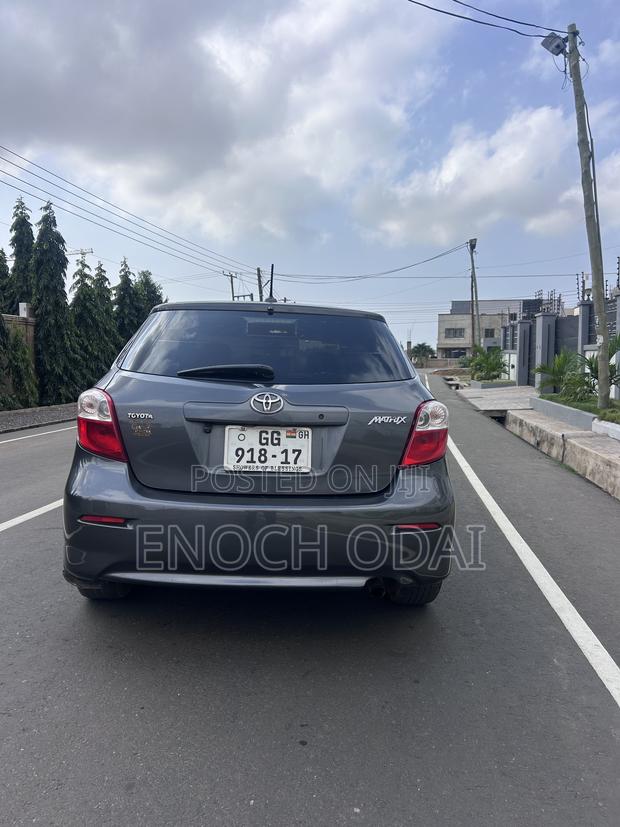 Toyota Matrix Hatchback FWD (1.8L 4cyl 5M) 2010 Gray