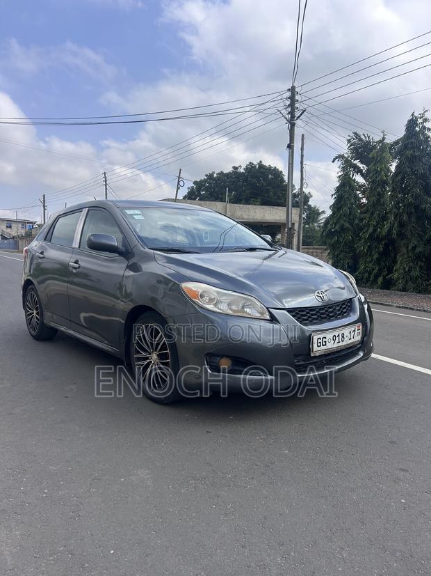 Toyota Matrix Hatchback FWD (1.8L 4cyl 5M) 2010 Gray