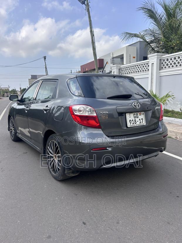 Toyota Matrix Hatchback FWD (1.8L 4cyl 5M) 2010 Gray