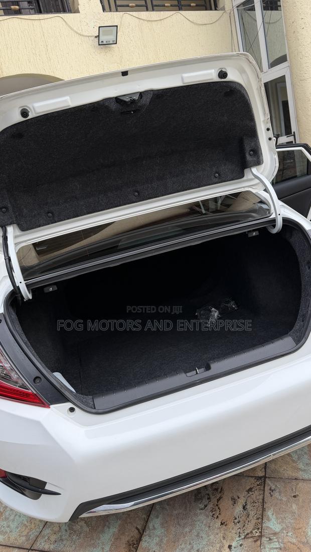 Honda Civic EX Hatchback 2020 White