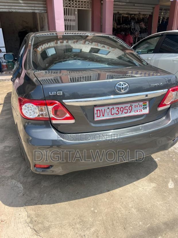 Toyota Corolla LE 4dr Sedan (1.8L 4cyl 4A) 2013 Gray