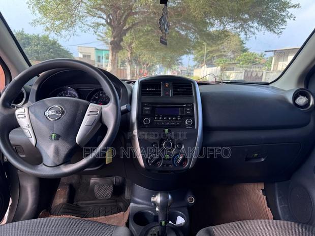 Nissan Versa 2017 Silver