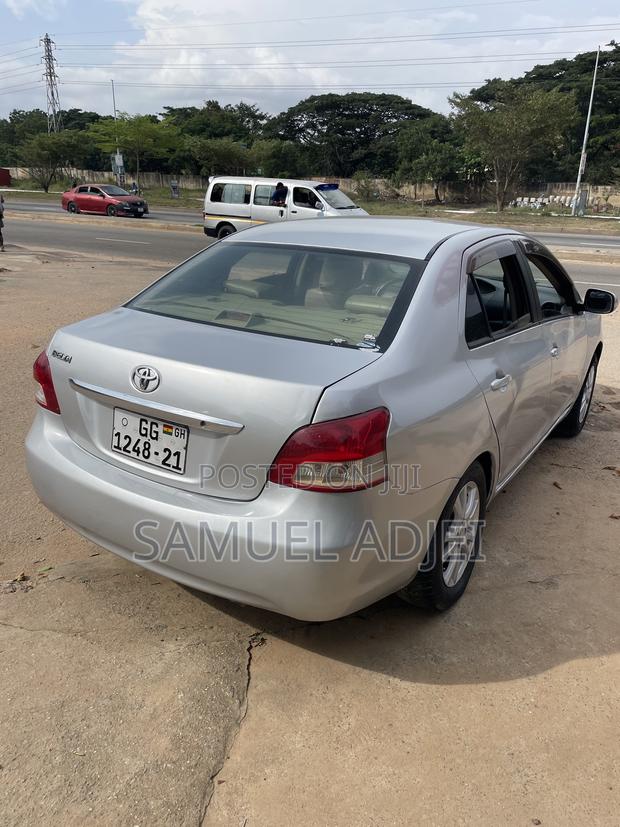 Toyota Belta 2010 Silver