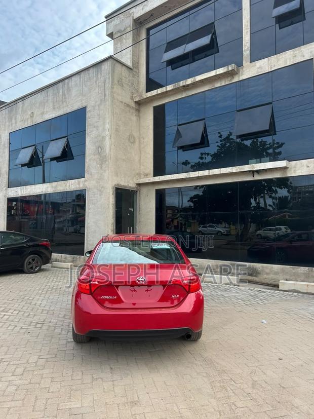 Toyota Corolla XLE 4dr Sedan (1.8L 4cyl CVT) 2017 Red