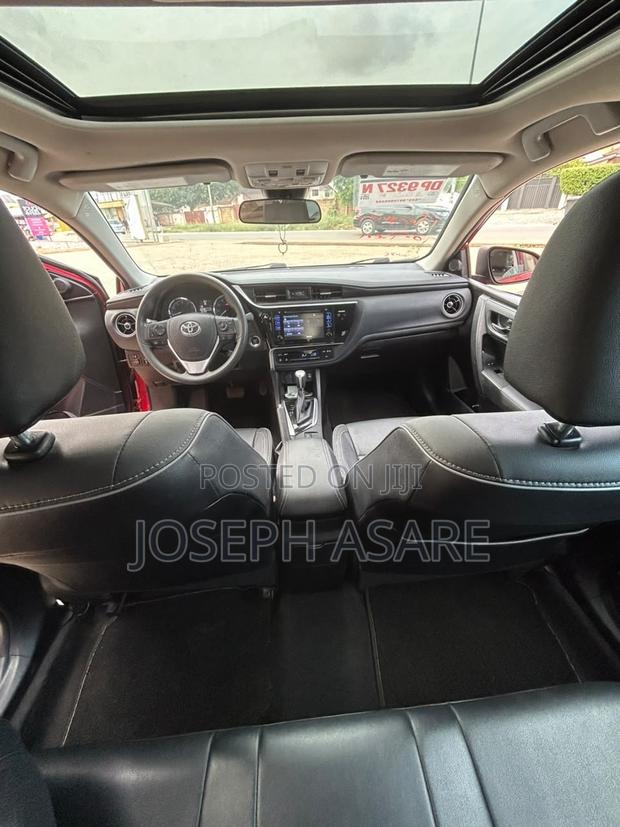 Toyota Corolla XLE 4dr Sedan (1.8L 4cyl CVT) 2017 Red