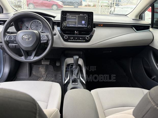 Toyota Corolla LE 2022 Blue