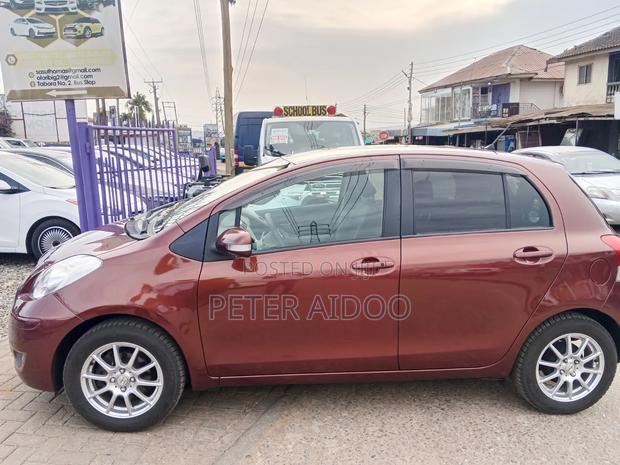 Toyota Vitz 2010 Beige