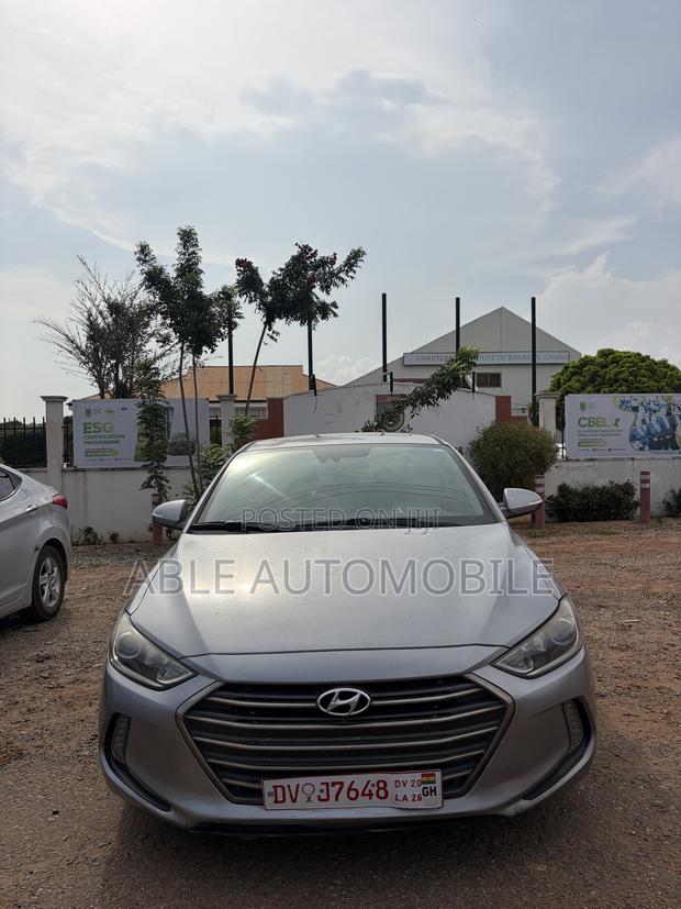 Hyundai Elantra Limited Sedan FWD (2.0L 4cyl 6A) 2017 Gray