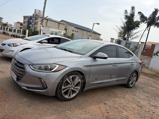 Hyundai Elantra Limited Sedan FWD (2.0L 4cyl 6A) 2017 Gray