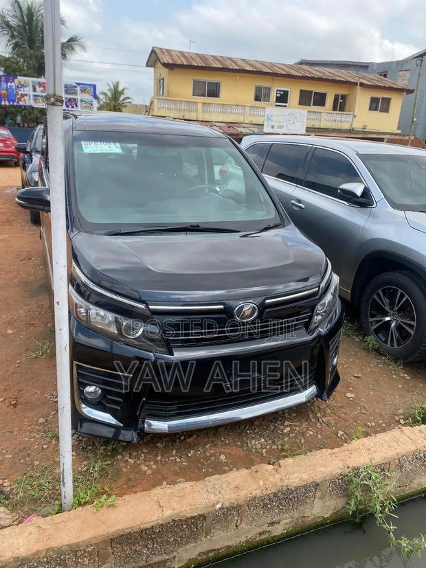 Toyota Voxy 2015 Black