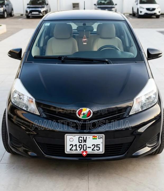Toyota Vitz 2013 Black