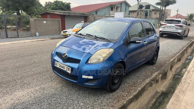Toyota Vitz 1.0 FWD 3dr 2010 Blue
