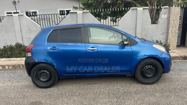 Toyota Vitz 1.0 FWD 3dr 2010 Blue