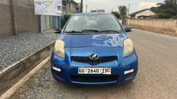 Toyota Vitz 1.0 FWD 3dr 2010 Blue