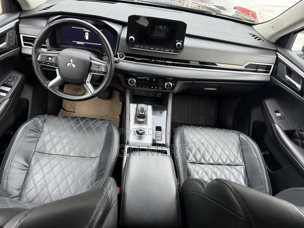 Mitsubishi Outlander 2024 Black