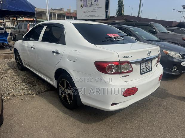 Toyota Corolla LE 4dr Sedan (1.8L 4cyl 4A) 2013 White