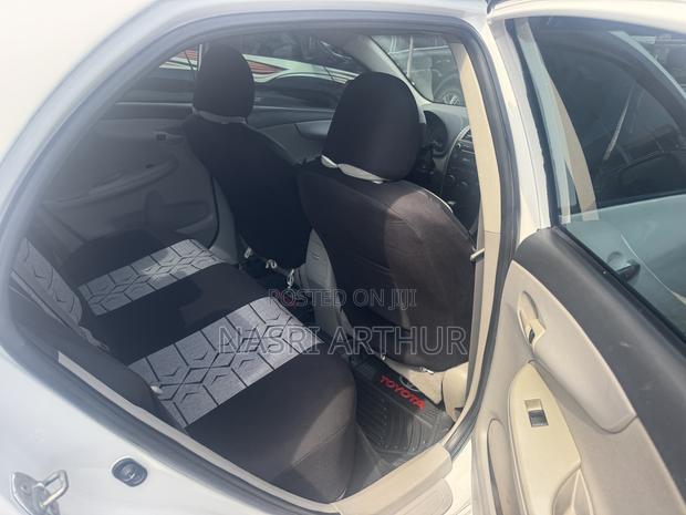 Toyota Corolla LE 4dr Sedan (1.8L 4cyl 4A) 2013 White