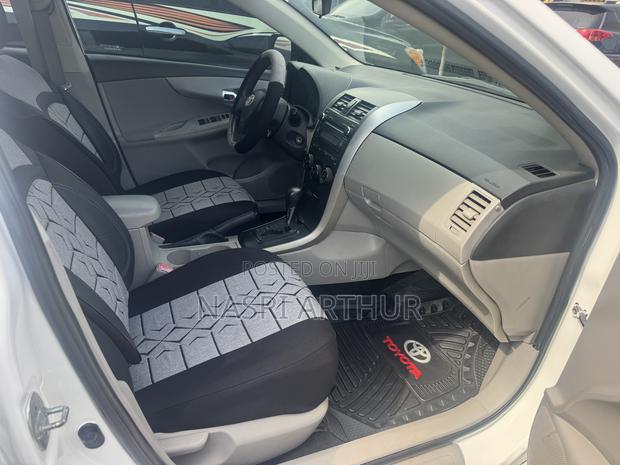 Toyota Corolla LE 4dr Sedan (1.8L 4cyl 4A) 2013 White