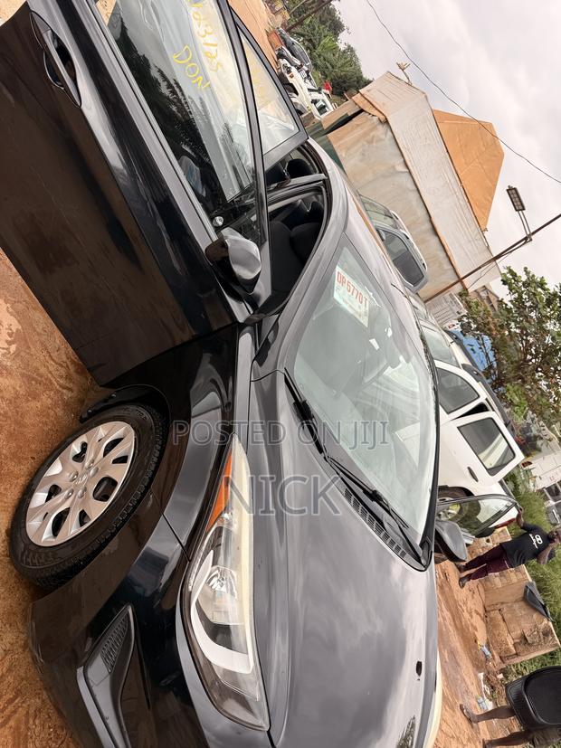 Hyundai Elantra SE 4dr Sedan (1.8L 4cyl 6M) 2015 Black