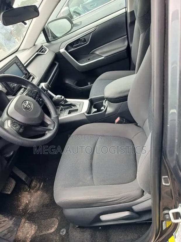 Toyota RAV4 LE AWD 2019 Gray