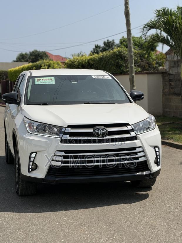 Toyota Highlander LE 2019 White