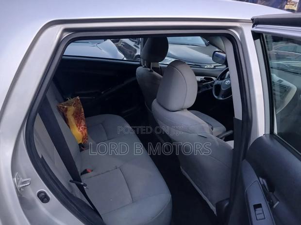 Toyota Matrix Hatchback FWD (1.8L 4cyl 5M) 2010 Silver